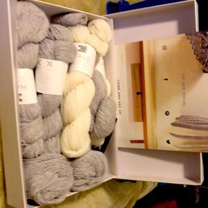 Multi lambs wool knitting set